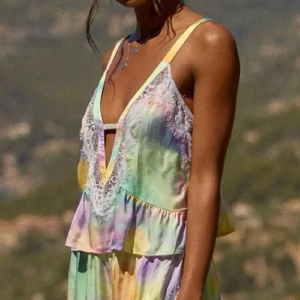 Anthropologie LYREBIRD Silky Plunge-Neck Tank Top size M/Medium Retail $78+ - Picture 2 of 7